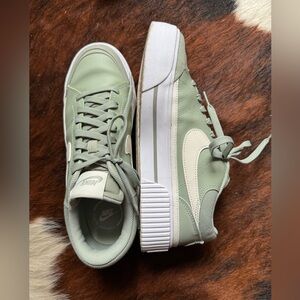 Nike Women's Green Sneakers